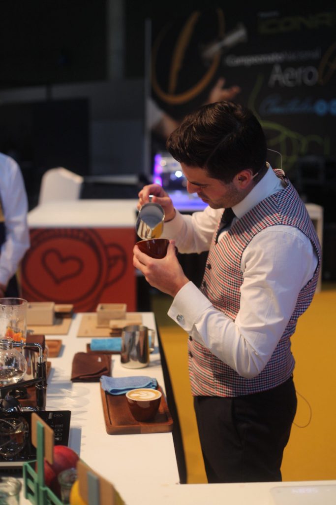 Marcos, en un ejercicio en el Campeonato Nacional de Baristas.