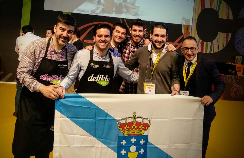 Marcos, con otros baristas gallegos en el campeonato.